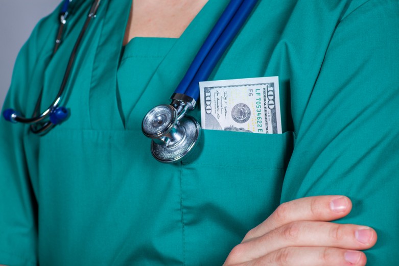 Las 7 Especialidades De Enfermería Que Tienen Los Mejores Salarios - Scrubs  | The Leading Lifestyle Magazine for the Healthcare Community
