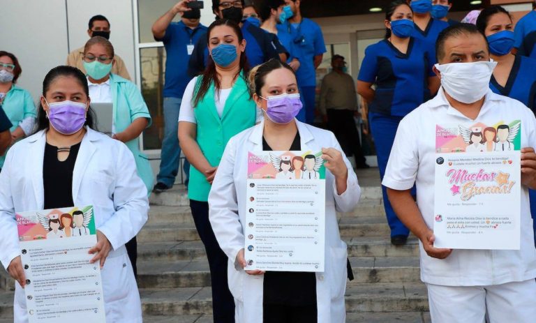 Atacados por usar uniformes médicos: Protegerse de las agresiones públicas.