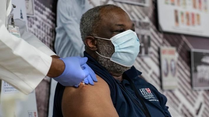 Manager of Hospital Cleaning Crew Gets Vaccinated to Build Trust in the Black Community - Vimarsana News