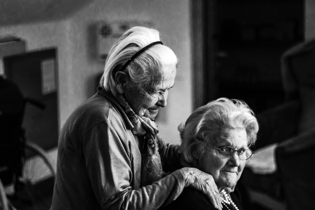 How to Transition Your Senior Loved One to Memory Care
